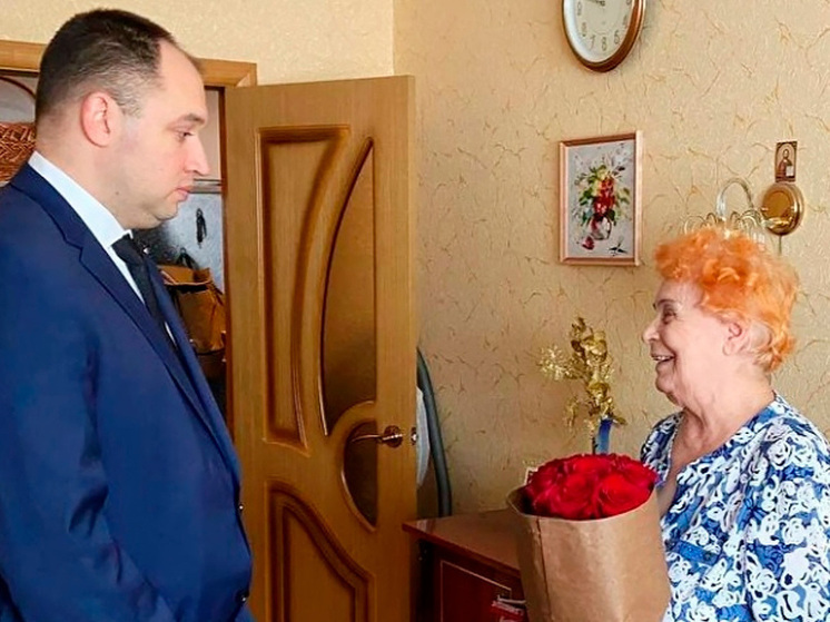 В Воронежской области продолжают поздравлять ветеранов ВОВ с 80-летием Победы