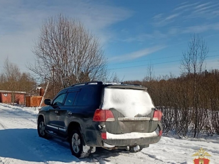 В Тверской области из автосервиса угнали Land Cruiser за пять миллионов рублей