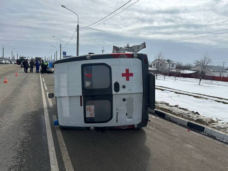 В Успенском районе скорая помощь врезалась в трактор и перевернулась