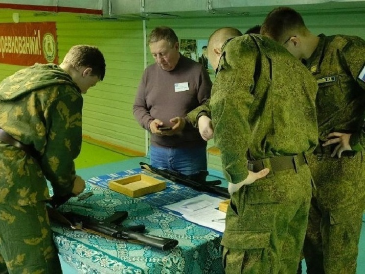 Старшеклассники Хакасии показали, как спасать людей и собирать автомат