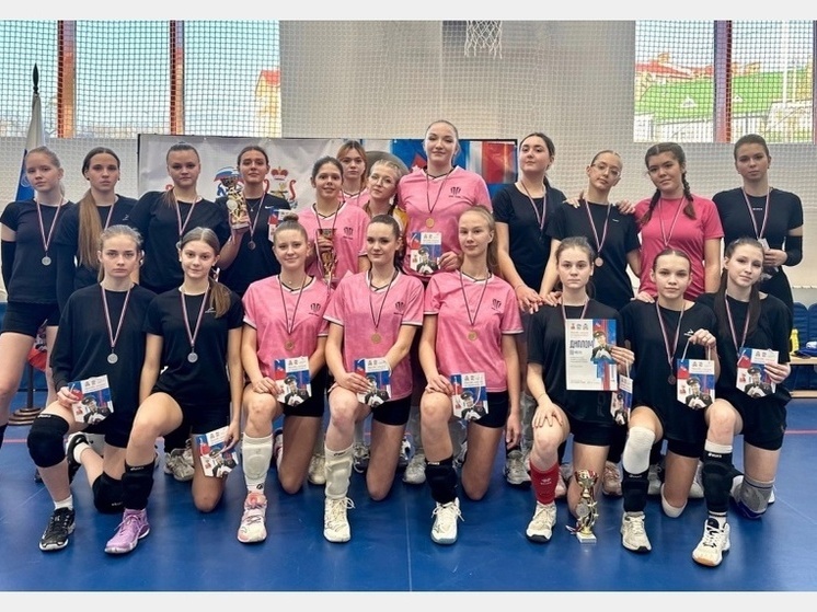 Городские соревнования по волейболу общеобразовательных школ прошли в Смоленске