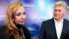 Цветущие Дмитрий Песков и Татьяна Навка появились на закрытой кинопремьере: видео 