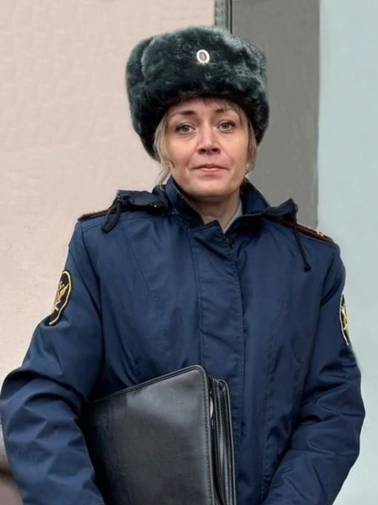 В Сафоновском районе сотрудник УФСИН оказала помощь молодой несовершеннолетней маме, попавшей в трудную жизненную ситуацию