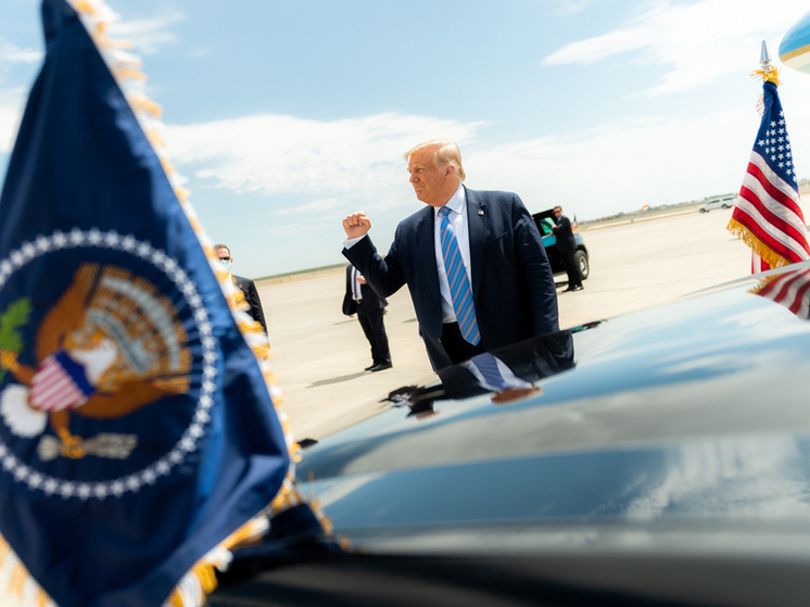 Трамп в Конгрессе сказал, что флаг США будет на Марсе и далеко за его пределами
