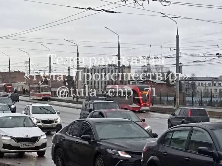Трамвайный затор на мосту в Туле