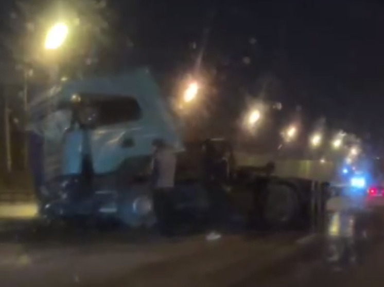 Из-за жесткой аварии перекрыто движение на Дмитровском шоссе