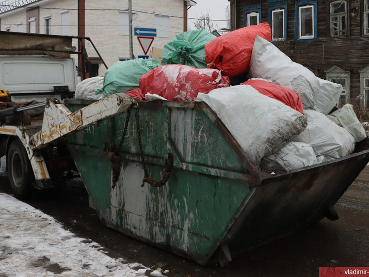 Во Владимире продолжается уборка мусора в частном секторе