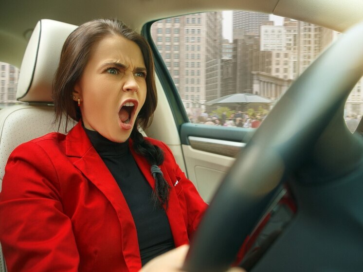 Рейды начнут проводить с сегодняшнего дня: действительно ли начнут лишать прав за вождение без куртки