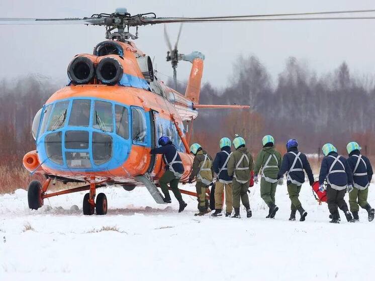 Первую тренировку по спуску с вертолета провела Вологодская авиалесоохрана