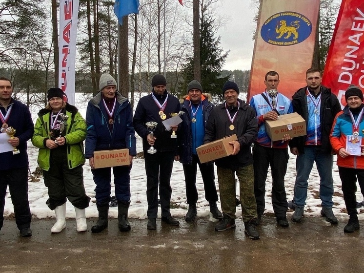 Чемпионат Псковской области по ловле на мормышку со льда прошёл на озере Ясское