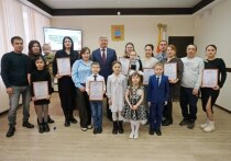 Семь чебоксарских молодых семей получили свидетельства на социальную выплату для покупки жилья или строительства дома