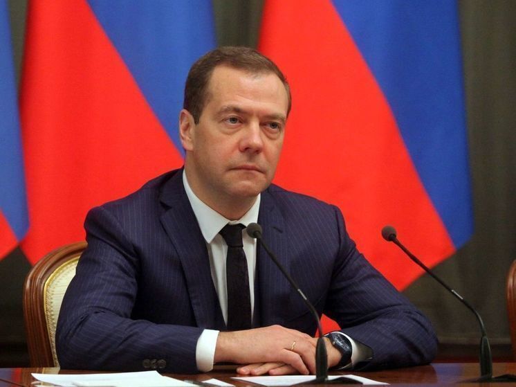 Медведев опубликовал пост, в котором обругал Зеленского и Европу семь раз