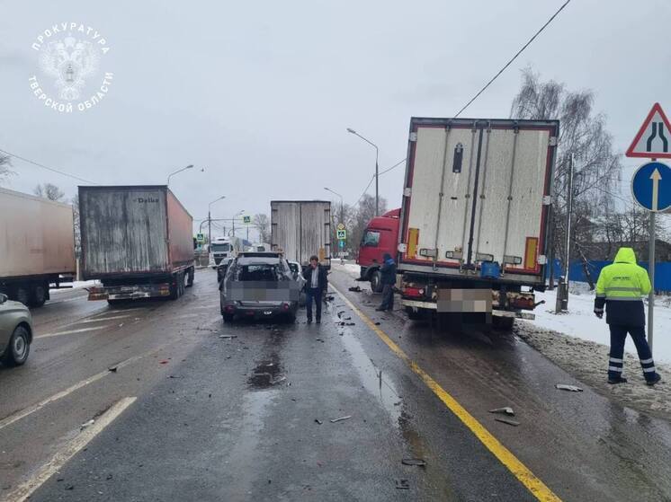 Прокуратура начала проверку после массовой аварии в Тверской области