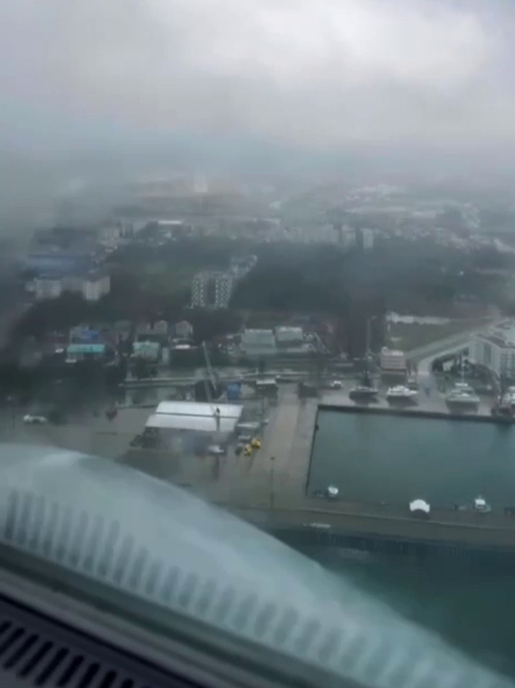 На видео показали увлекательный заход самолёта на посадку в Сочи