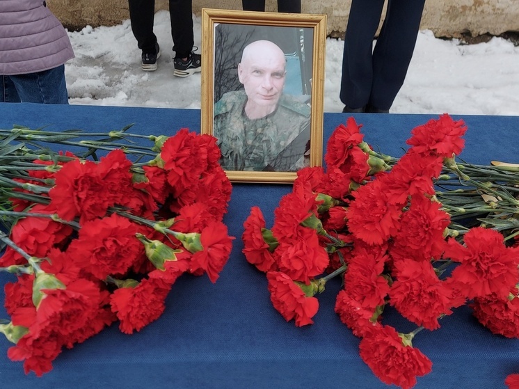 В Тверcкой области открыли мемориальную доску в честь погибшего на СВО командира взвода