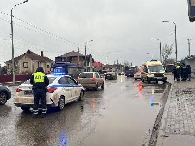 В Астрахани автомобиль сбил ребенка, переходившего дорогу в неположенном месте