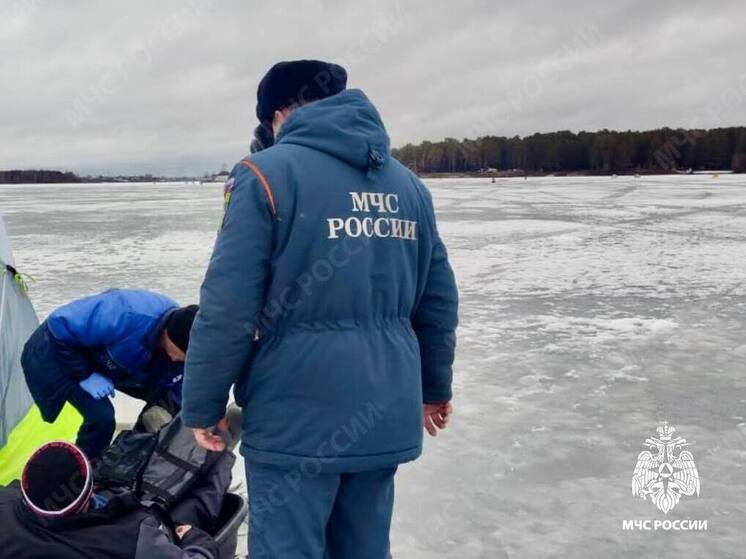 В Тверской области сотрудники МЧС спасли рыбака на водохранилище