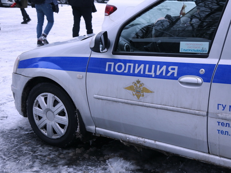 Фура протаранила автобусную остановку в Дзержинском