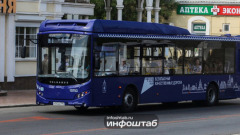 В Астрахани музыканты устроили концерт прямо в синем автобусе