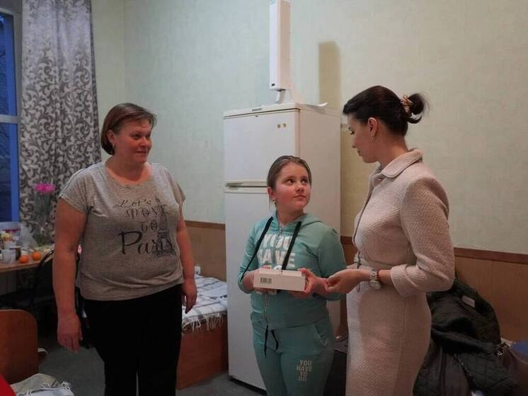 Наталия Леонова встретилась с курянами, вернувшимися с территории Украины