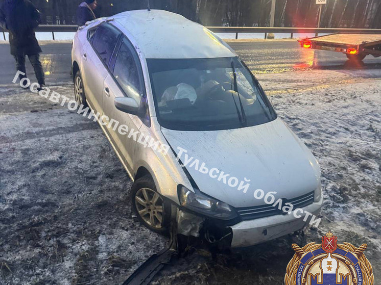 В Тульской области два человека пострадали в улетевшем в кювет «Фольксвагене»