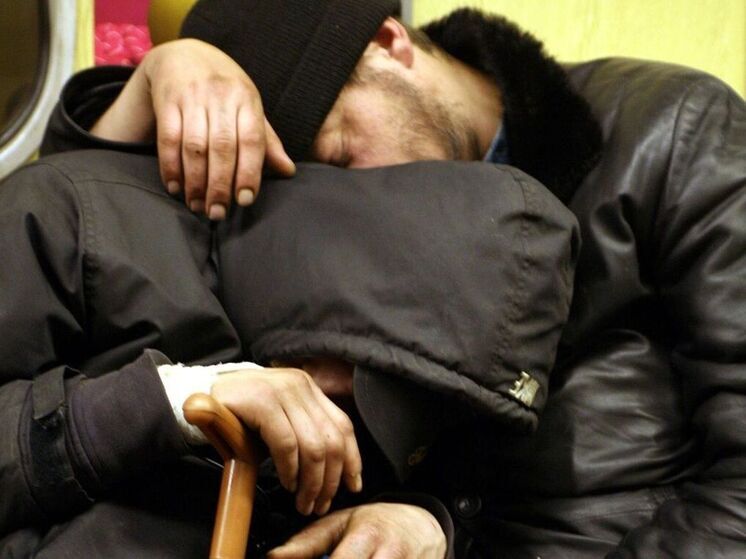 Пассажиры Ярославского направления пожаловались на вагоны, переполненные бездомными
