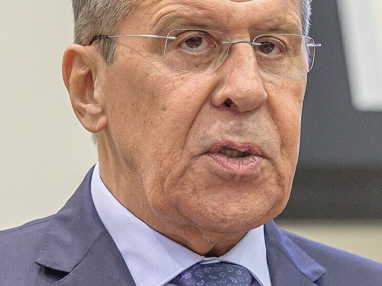 Лавров расценил слова Макрона как угрозу России