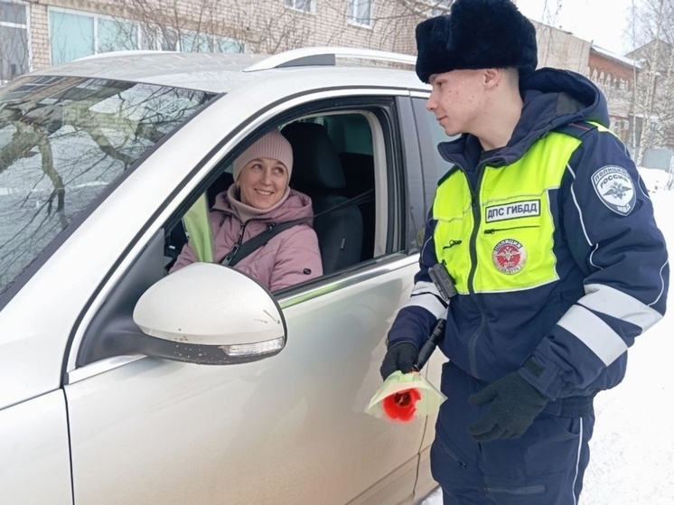 Всероссийская акция «Цветы для автоледи» проходит на Вологодчине