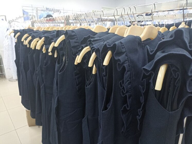 Многодетным семьям Хакасии пообещали выделять деньги на школьную одежду для ребенка