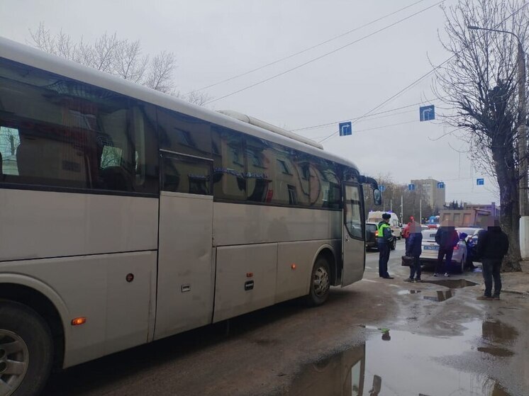 В Твери автоинспекторы остановили автобус с детьми: перевозка осуществлялась с нарушениями