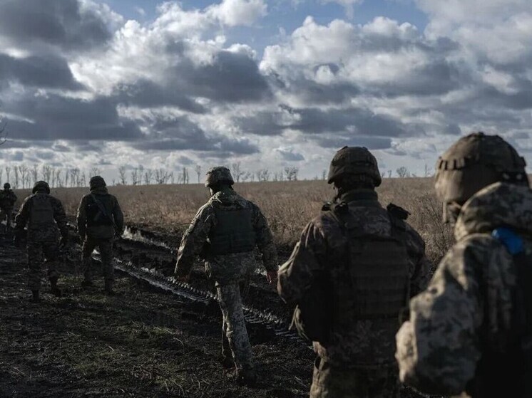 ВСУ в Курской области проводят ротации пешком из-за забитых сожжённой техникой дорог