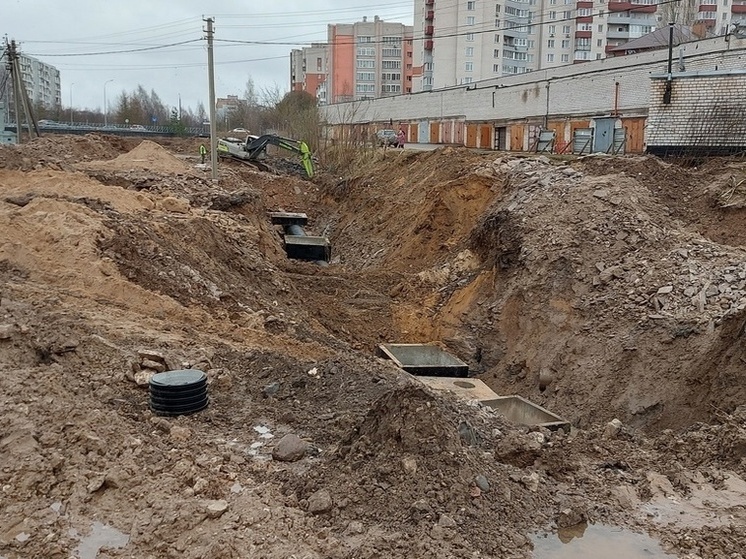 Завершаются работы по ремонту канализационного коллектора на Завеличье