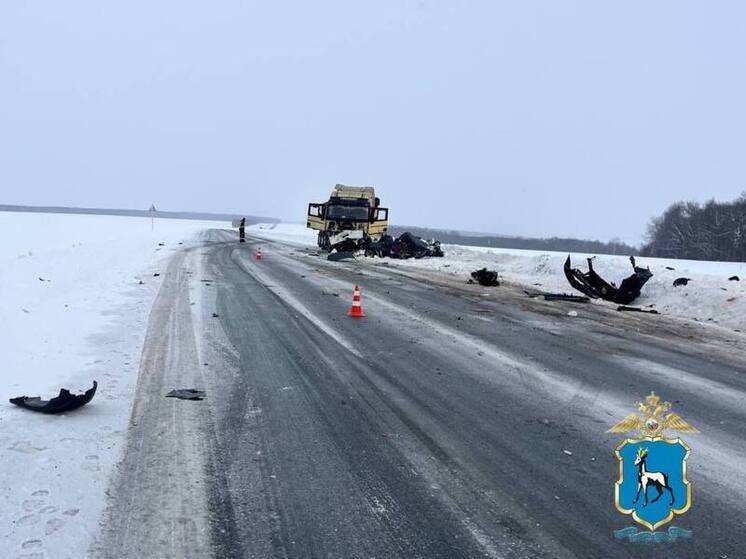 Полиция поделилась подробностями ДТП с грузовиком и «Ладой» в Самарской области