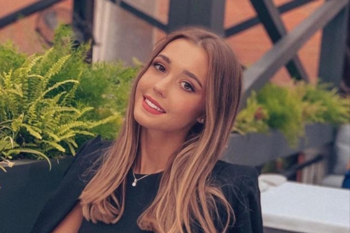 Фотосессии гимнастки становятся все более смелыми