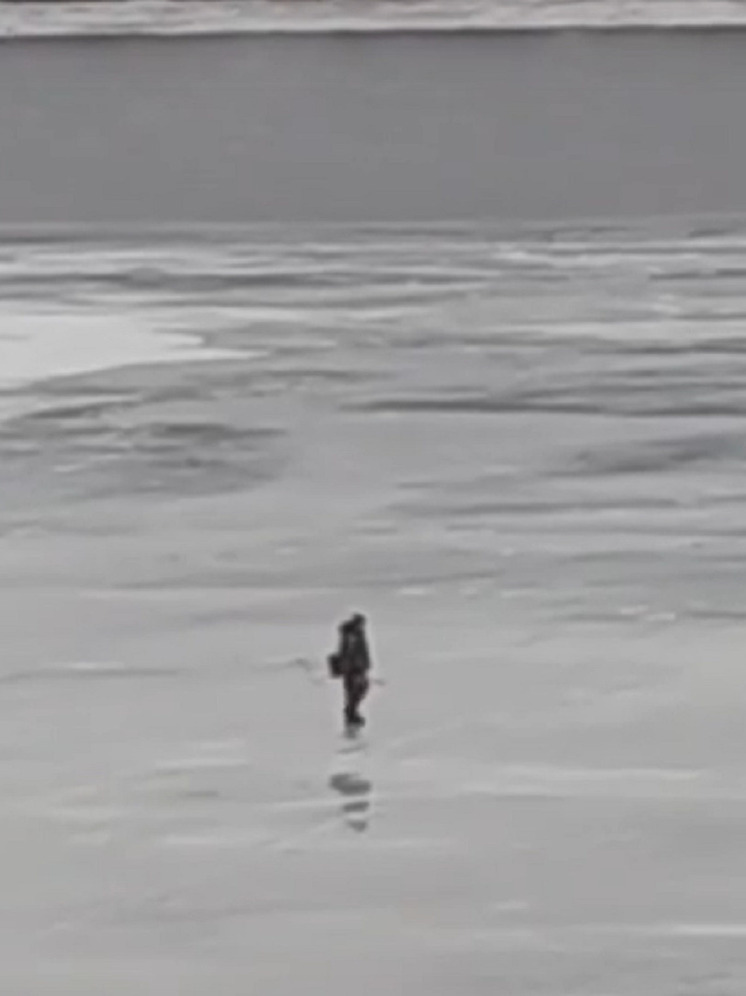 В Тверской области на видео сняли еще одного рыбака, который не знает слово опасность