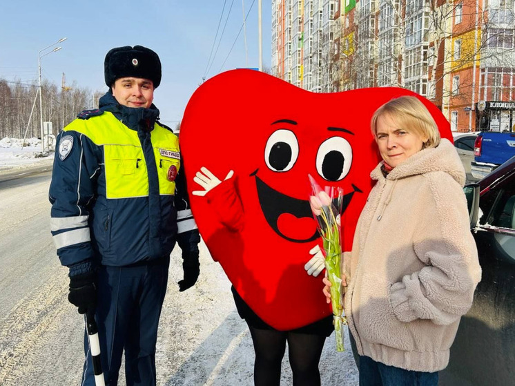 Акция «Цветы для автоледи» проходит в Югре