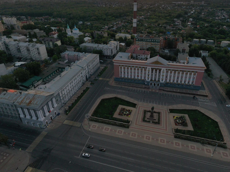 В Курске Дом Советов и Главпочтампт остались без воды из-за аварии