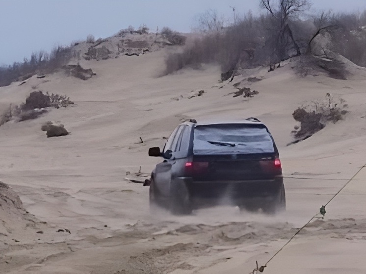 ГУ ФССП: В Анапе водитель BMW выплатил штраф за езду по загрязненному пляжу