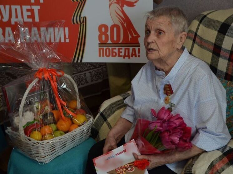 Алексей Лемин поздравил блокадницу Нонну Колесникову с приближающимися праздниками