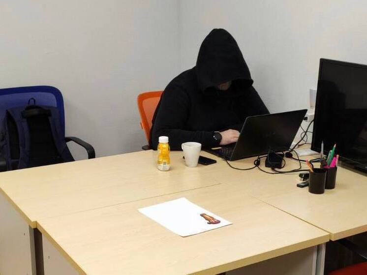 Калининградца «приманили конфеткой» на работу и заставили отдать 700 тысяч рублей