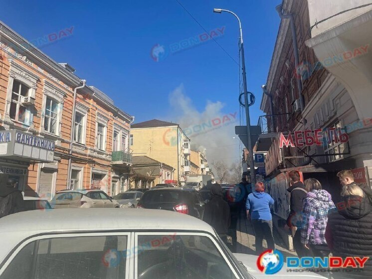 В историческом центре донской столицы горит жилой дом