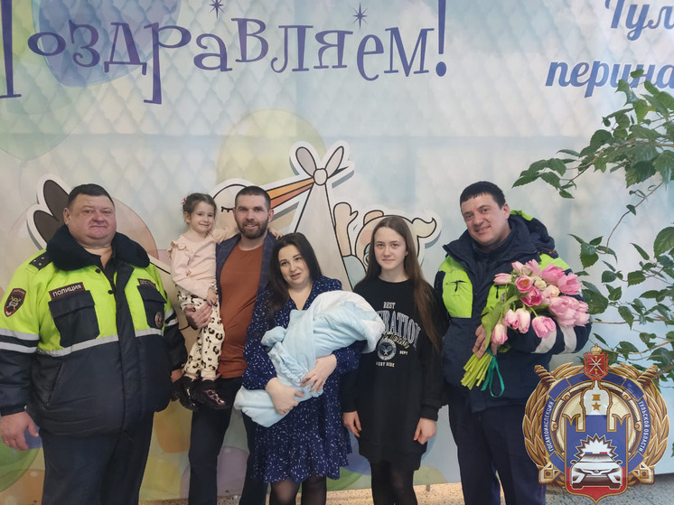Туляк не смог отвезти жену в роддом из-за пробок и позвал на помощь ДПС