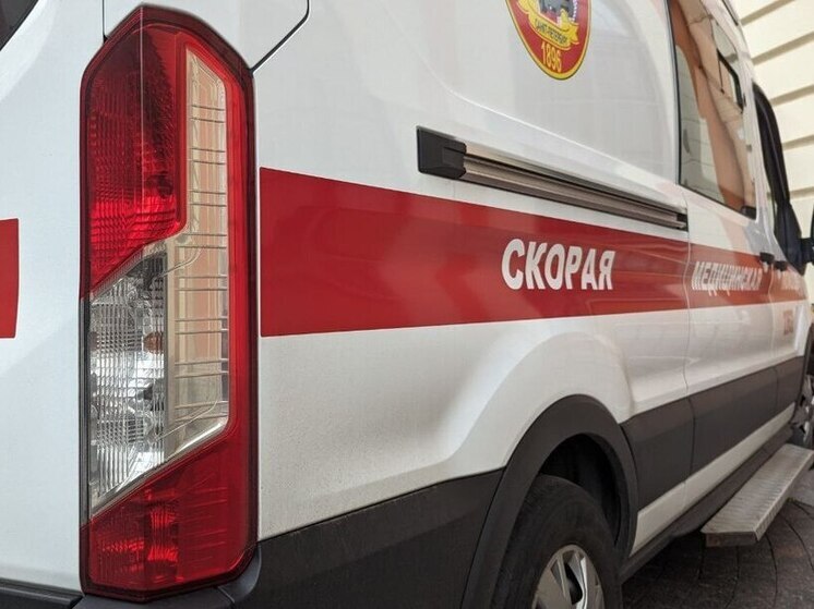 Школьница попала под колеса иномарки и оказалась в петербургской больнице