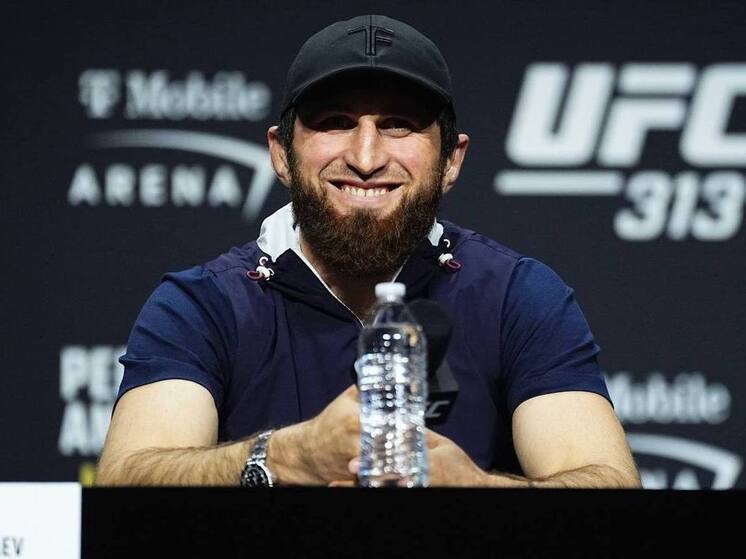 Боец UFC Магомед Анкалаев намерен посвятить свою победу Бувайсару Сайтиеву