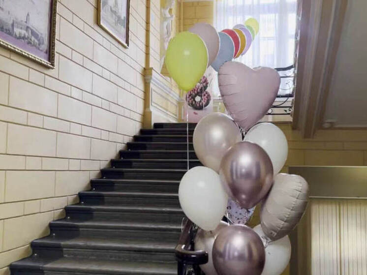 Накануне 8 Марта пять юных петербурженок получили первые паспорта граждан РФ