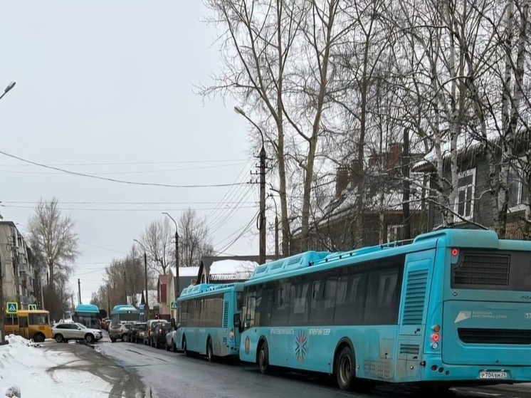 Автобусы в Архангельске задерживаются из-за ДТП на улице Адмирала Кузнецова
