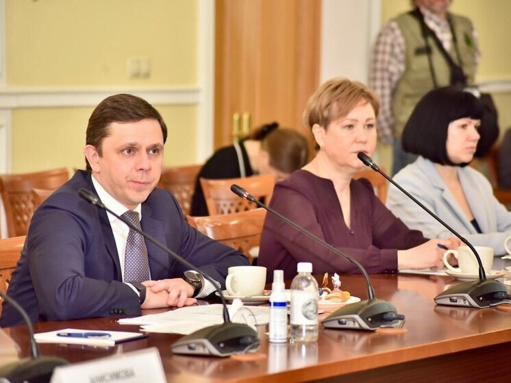 Клычков поздравил жен и матерей участников СВО с наступающим 8 Марта