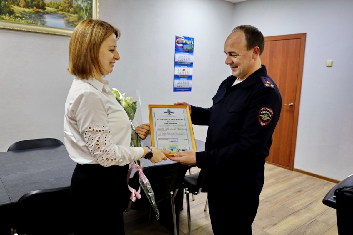 Сотрудница костромского банка спасла пенсионерку от аферистов