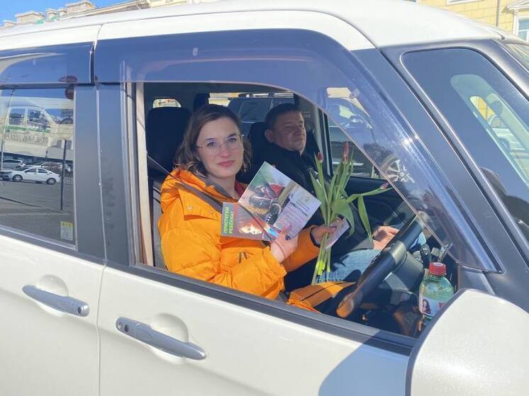 Госавтоинспекция Владивостока поздравила женщин-водителей с 8 марта
