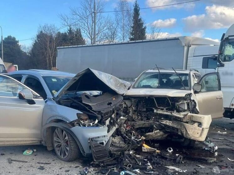 Четыре человека пострадали в жесткой аварии под Ступиным